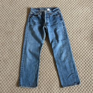 Levi's Straight Leg Jeans in Medium Blue